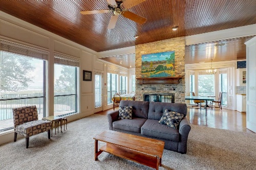 Maverick Mountaintop Retreat image 3